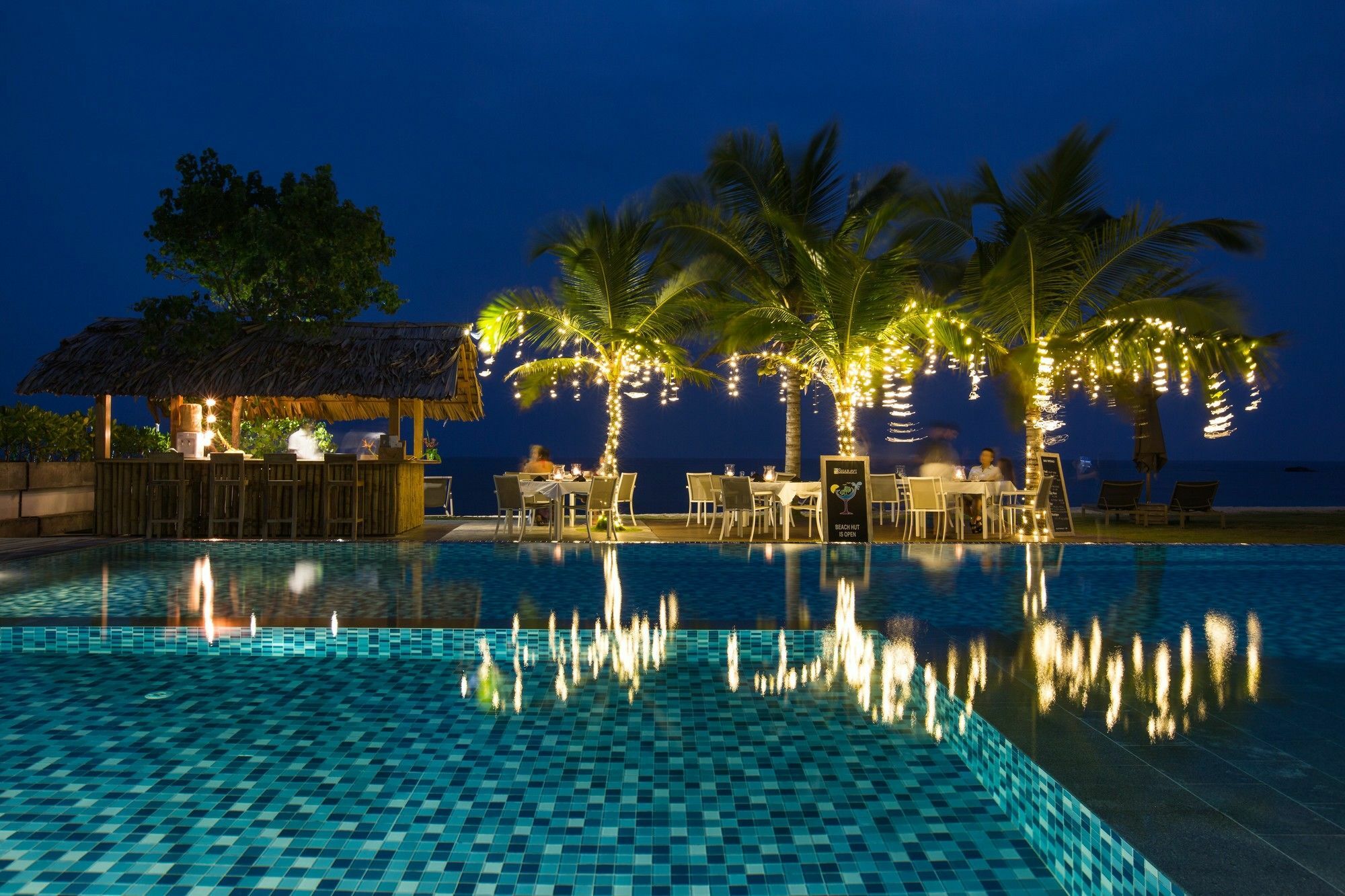 Sri Sharavi Beach Villas & Spa - With 43 Metre Saltwater Infinity Pool Mirissa Exterior foto